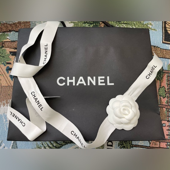 Chanel Empty Gift Paper Bag with Camélia + Ribbon + card - Picture 1 of 4